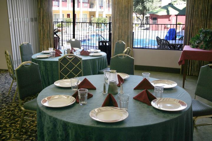 Dining 29 of 46