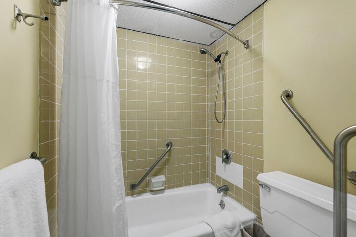 Room 7 of 11