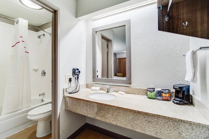 Room 16 of 36
