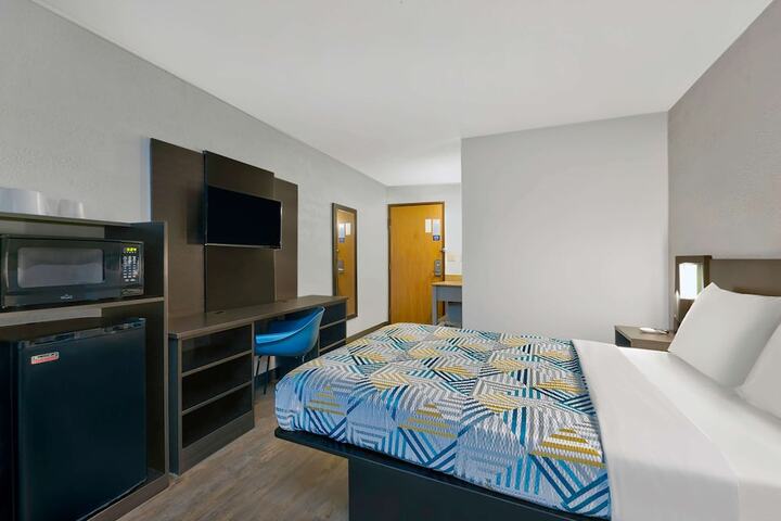 Room 13 of 27