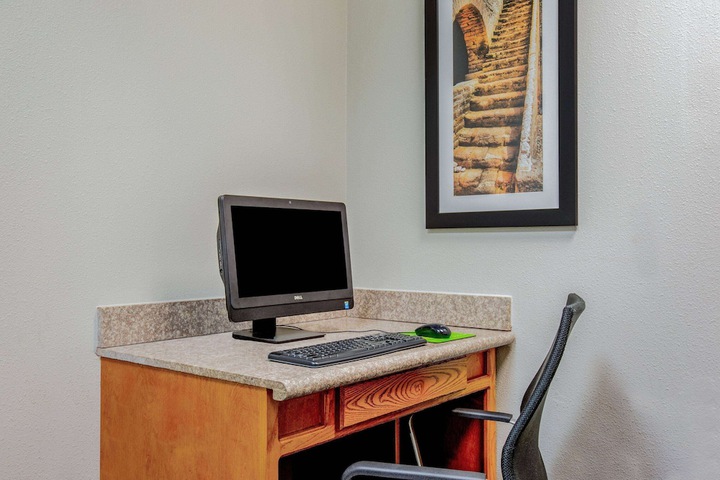 La Quinta Inn & Suites by Wyndham Mission at West McAllen