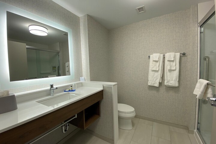 Room 10 of 46