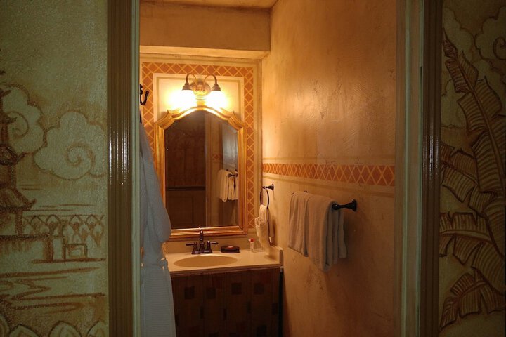 Room 161 of 251