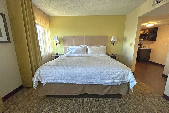 Room 27 of 51