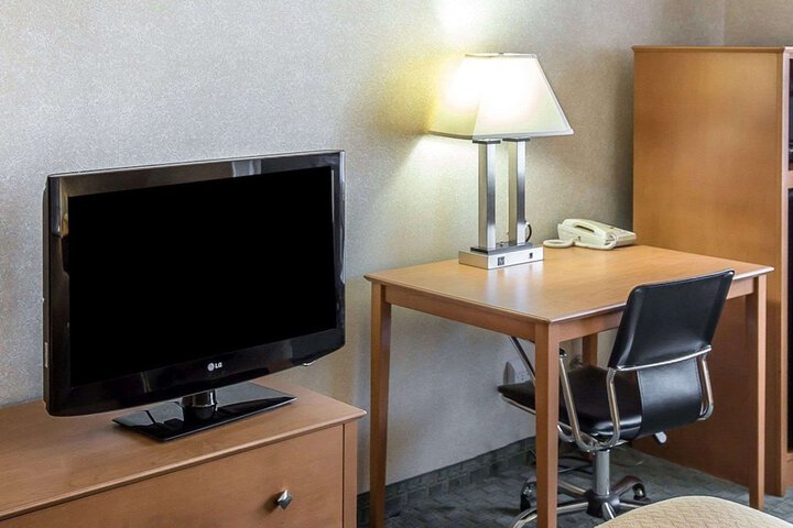 Quality Inn at Collins Road - Cedar Rapids