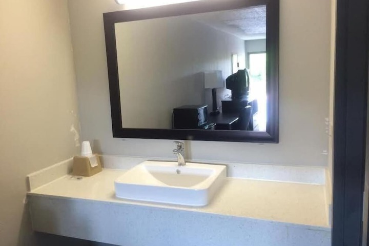 Room 16 of 18