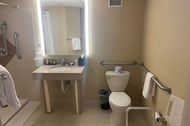 Room 28 of 43