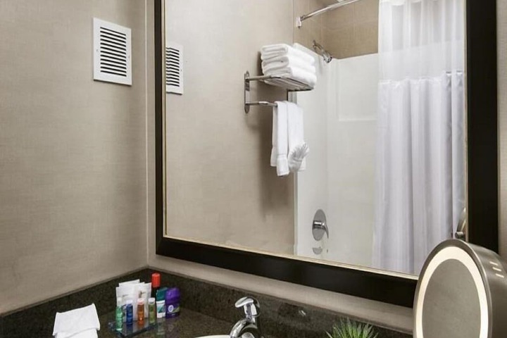 Room 21 of 40