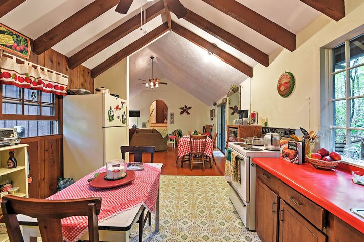 Creekside Cottage: Blue Ridge Mountain Escape!