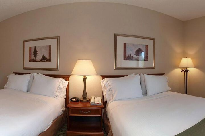 Room 6 of 19