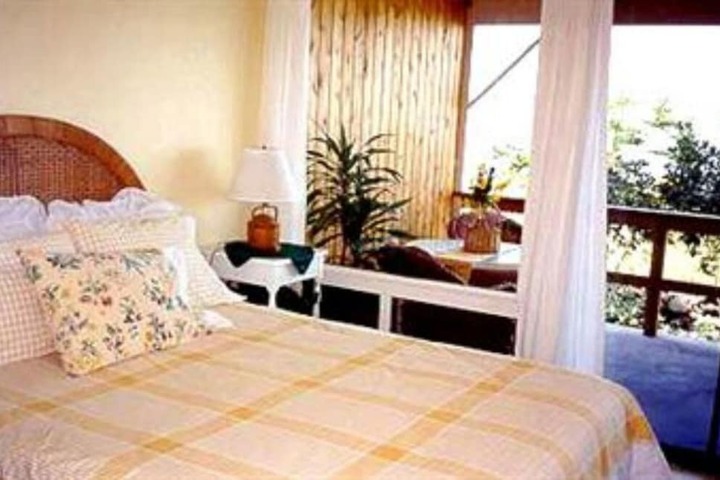 Hale-hoola B & B
