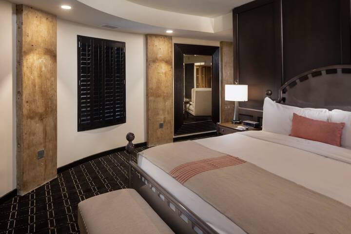 Room 56 of 90