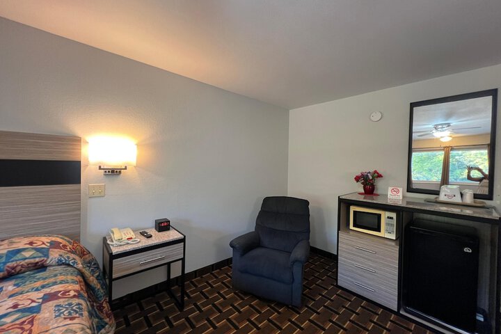 Deluxe Inn