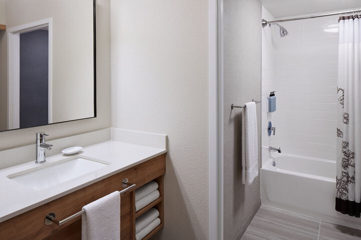 Room 32 of 46
