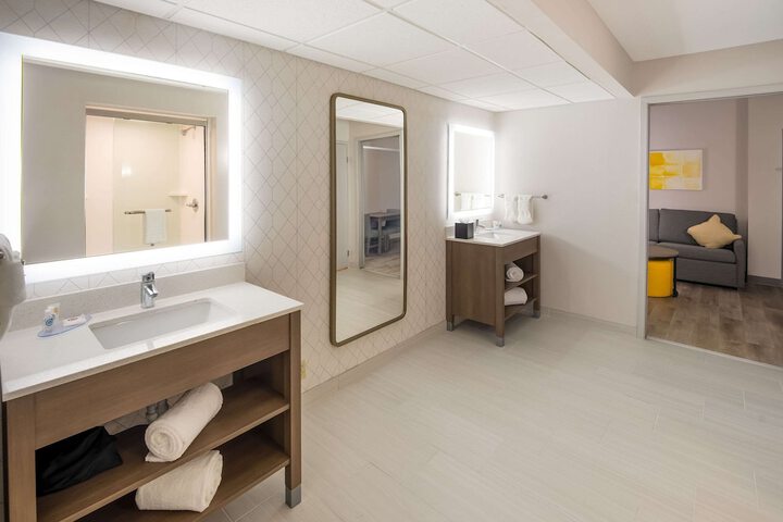 Room 16 of 48