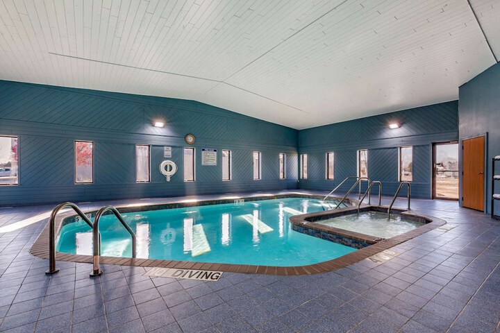 Pool 6 of 37