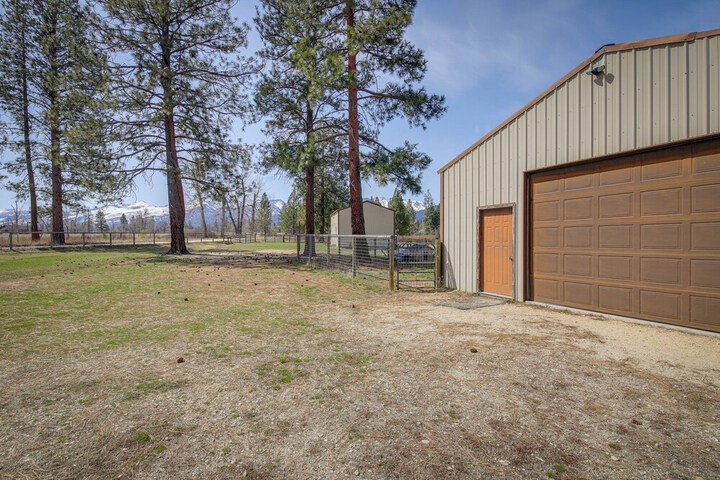Pet-friendly Victor Home w / Fire Pit & Large Yard!