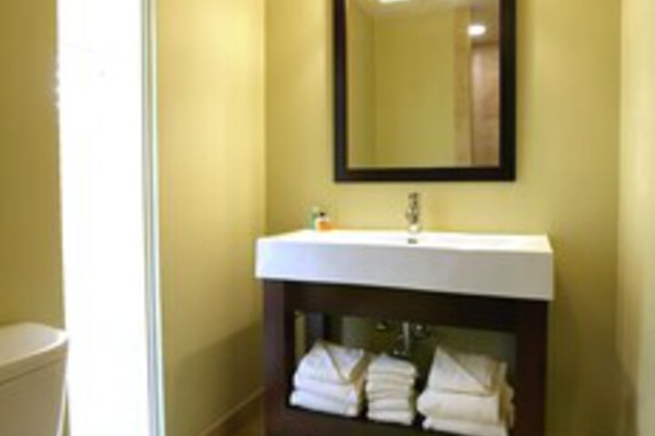 Room 5 of 10
