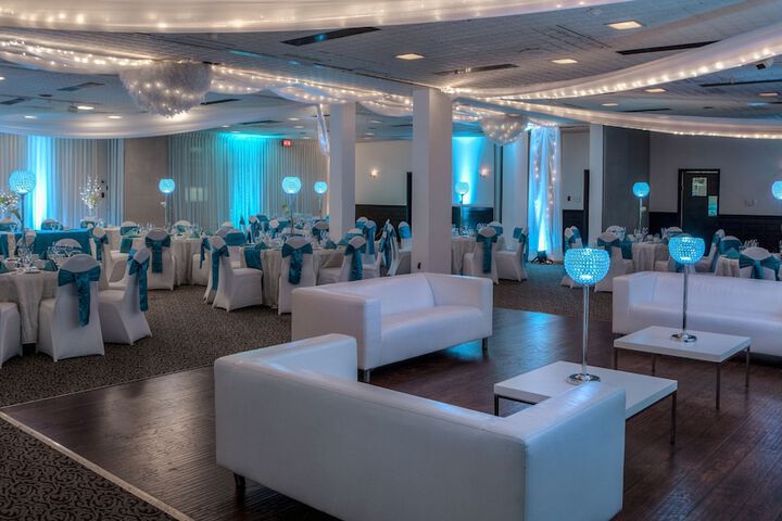 Ballroom/Hall 38 of 42