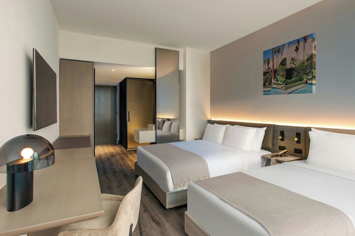 Room 30 of 104