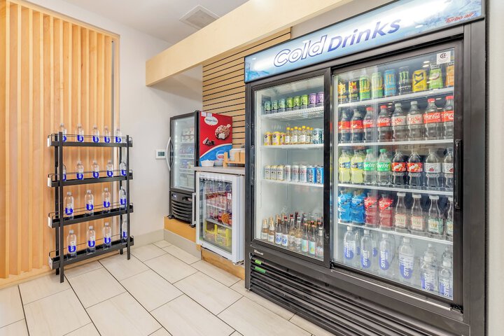 Holiday Inn Express & Suites Medford by IHG