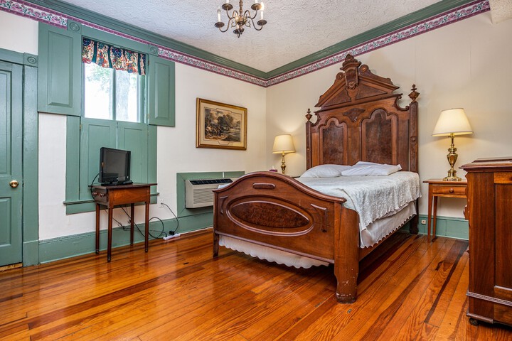 Wayside Inn