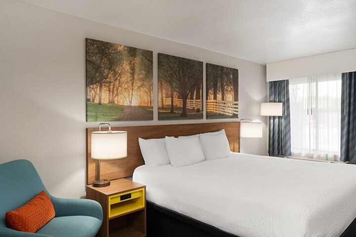 Days Inn by Wyndham Clanton AL
