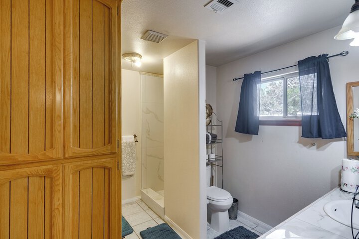 Spacious Lancaster Family Ranch - BBQ & Patio