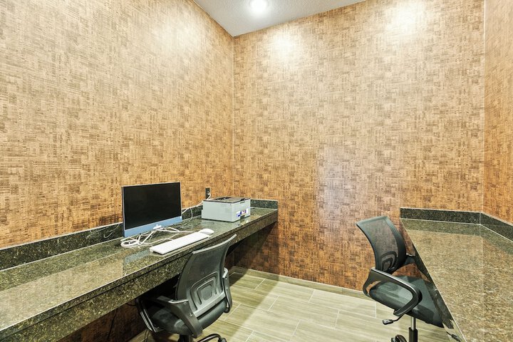 Business Center 98 of 99