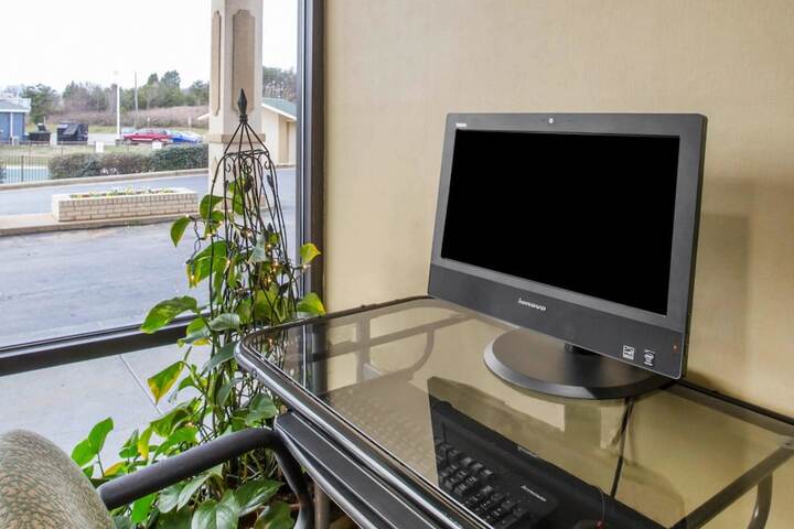 Business Center 25 of 26