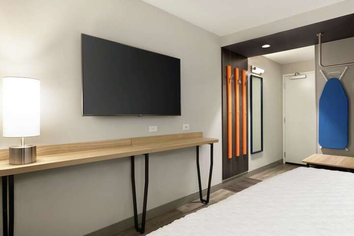 Room 17 of 31