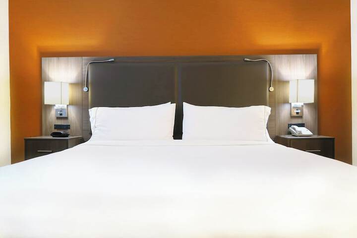 Holiday Inn Express & Suites Elk Grove Central - Hwy 99 by IHG
