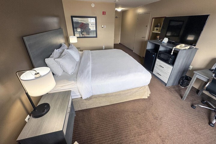Ramada by Wyndham Sherwood Park