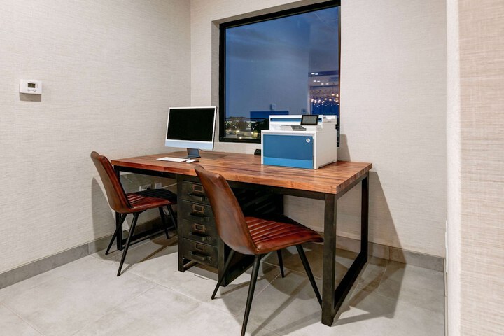 Business Center 45 of 45