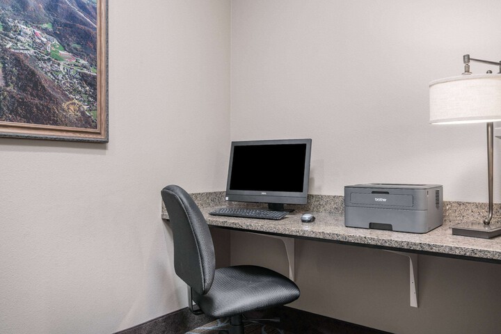 Business Center 34 of 35