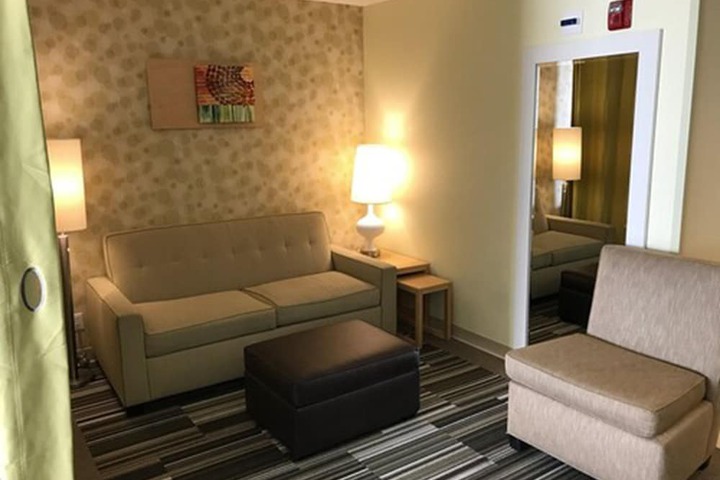 Room 13 of 37