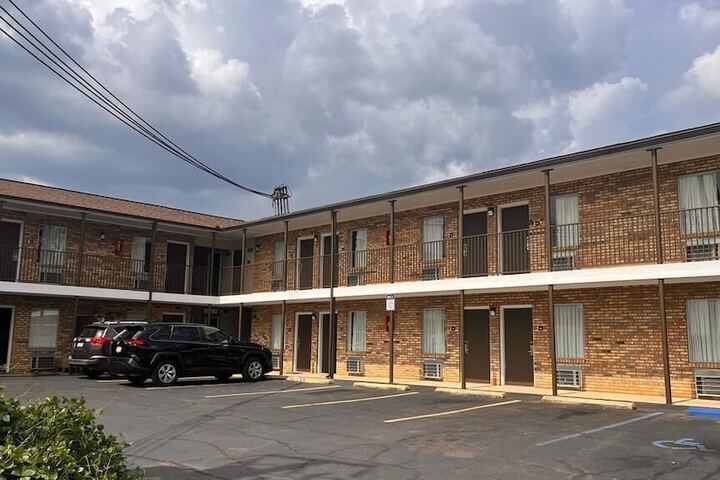 Hotel 2 of 43