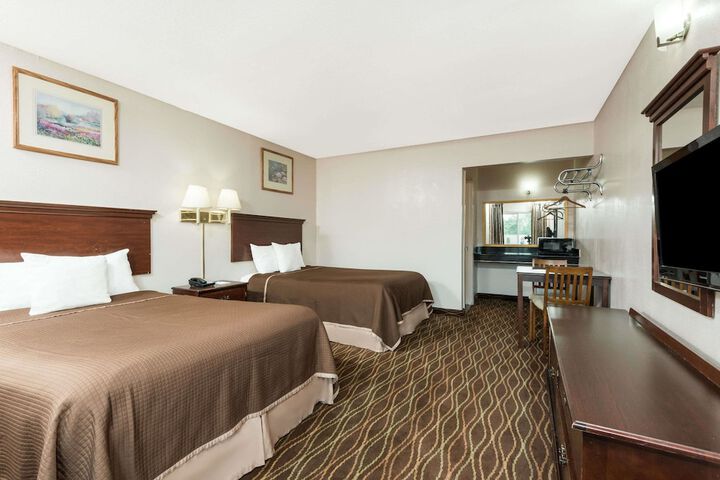 Room 12 of 16