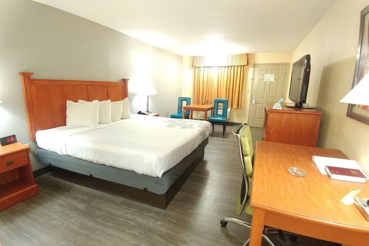 Room 16 of 32