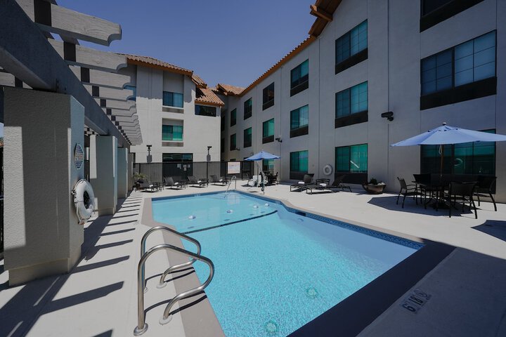 Holiday Inn Express & Suites Santa Clara-Silicon Valley by IHG