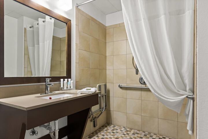 Country Inn & Suites by Radisson Hinesville, GA