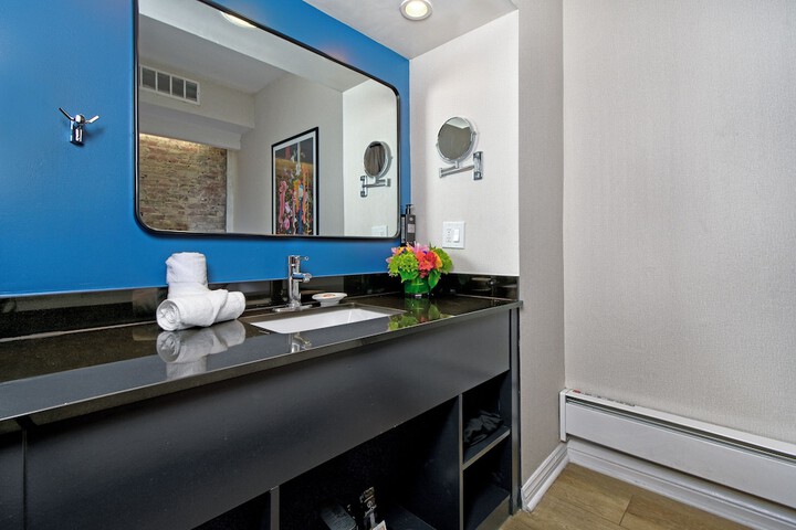Room 21 of 35