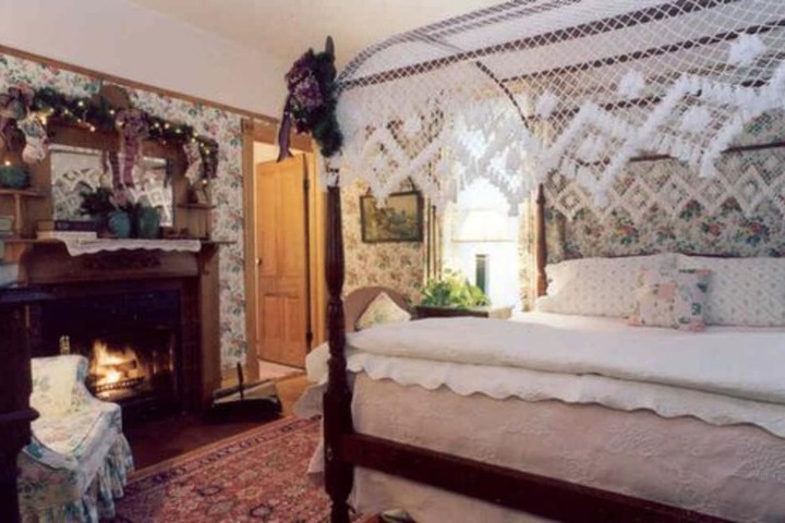 Room 44 of 100