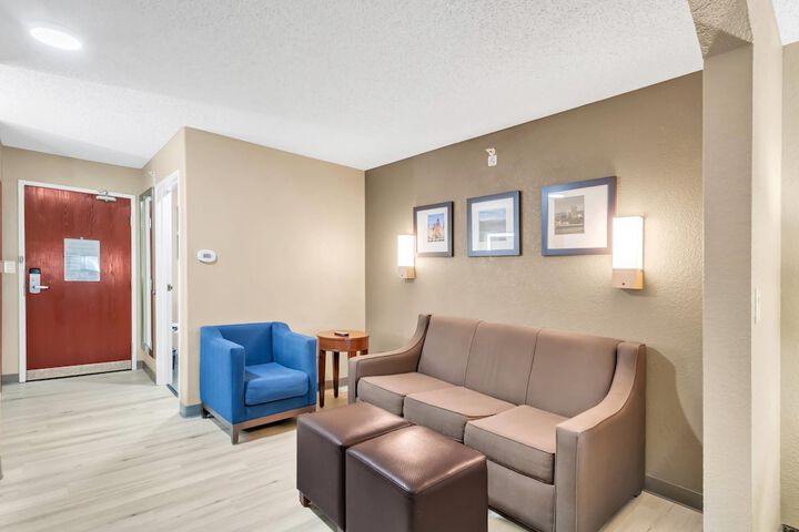 Comfort Suites Lakewood - Denver