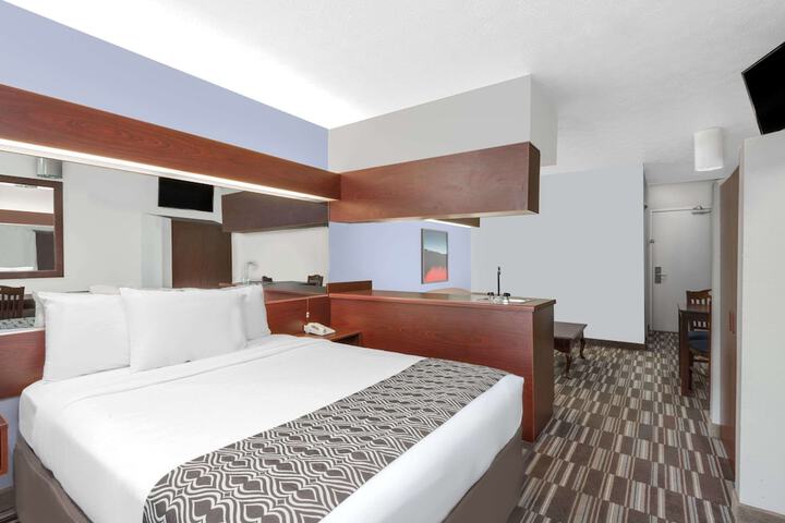 Room 10 of 38