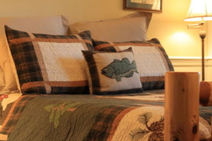 Edgewater Inn & Riverside Grill