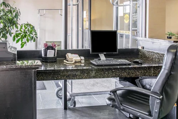 Business Center 41 of 42