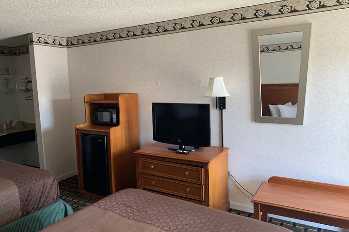 Room 11 of 33