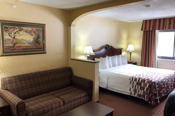 Red Roof Inn & Suites Chestertown