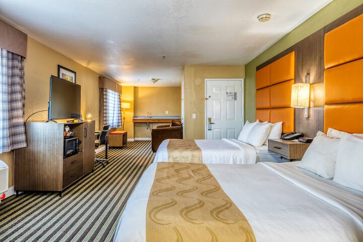 Room 17 of 38